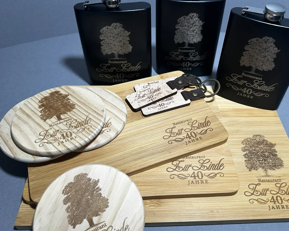 Jubiläumsgeschenke aus Holz und Edelstahl mit Lasergravur